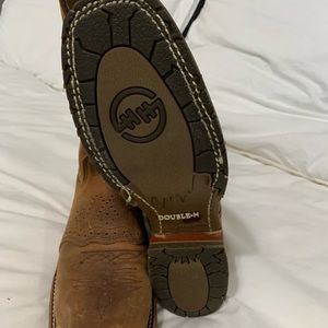 Brand new without tags womens cowboy boots.
